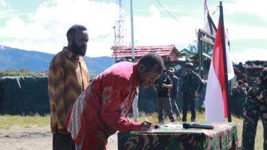 Dua Anggota OPM Kodap 8 Intan Jaya Ikrar Setia ke NKRI.