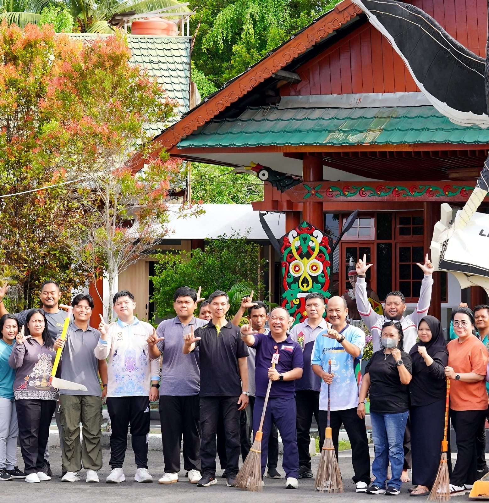 Foto Bersama Jajaran DLH Kalteng Usai Kegiatan Rencana Aksi Korvei