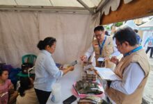 Kegiatan sampling yang dilakukan oleh BBPOM Palangka Raya pada takjil di Pasar Ramadan