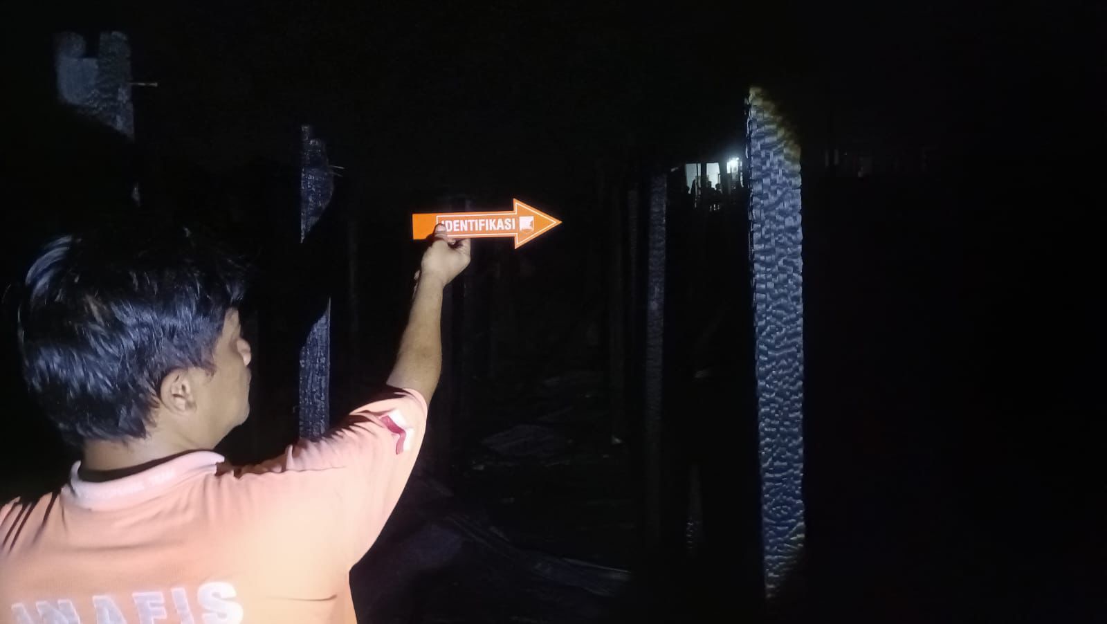 Tim Inafis Polresta Palangka Raya ketika melakukan olah TKP kebakaran di kawasan Jalan Mendawai, Palangka Raya