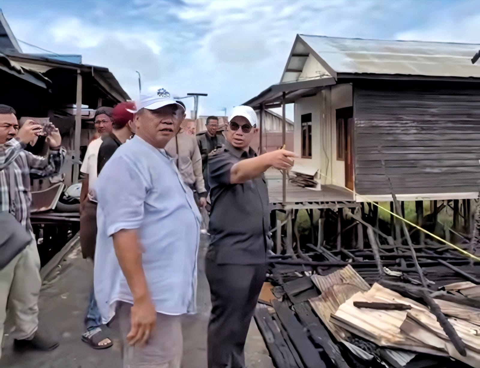 Wakil Ketua III DPRD Kalimantan Tengah, Junaidi, saat meninjau langsung lokasi kebakaran.