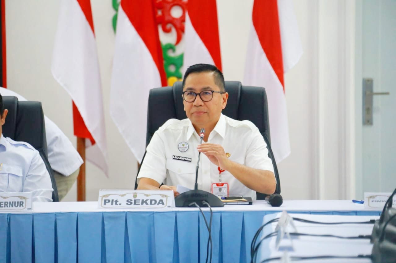 Plt. Sekda Kalteng, Leonard S Ampung saat menjelaskan program KHBS