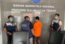 Kepala BNNP Kalteng, Kombes Pol Mada Roostanto ketika mengintrogasi tersangka