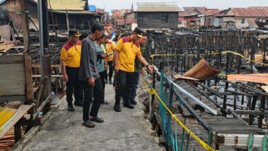 Kapolda Kalteng Irjen Pol Iwan Kurniawan saat meninjau lokasi kebakaran di Jalan Mendawai Palangka Raya