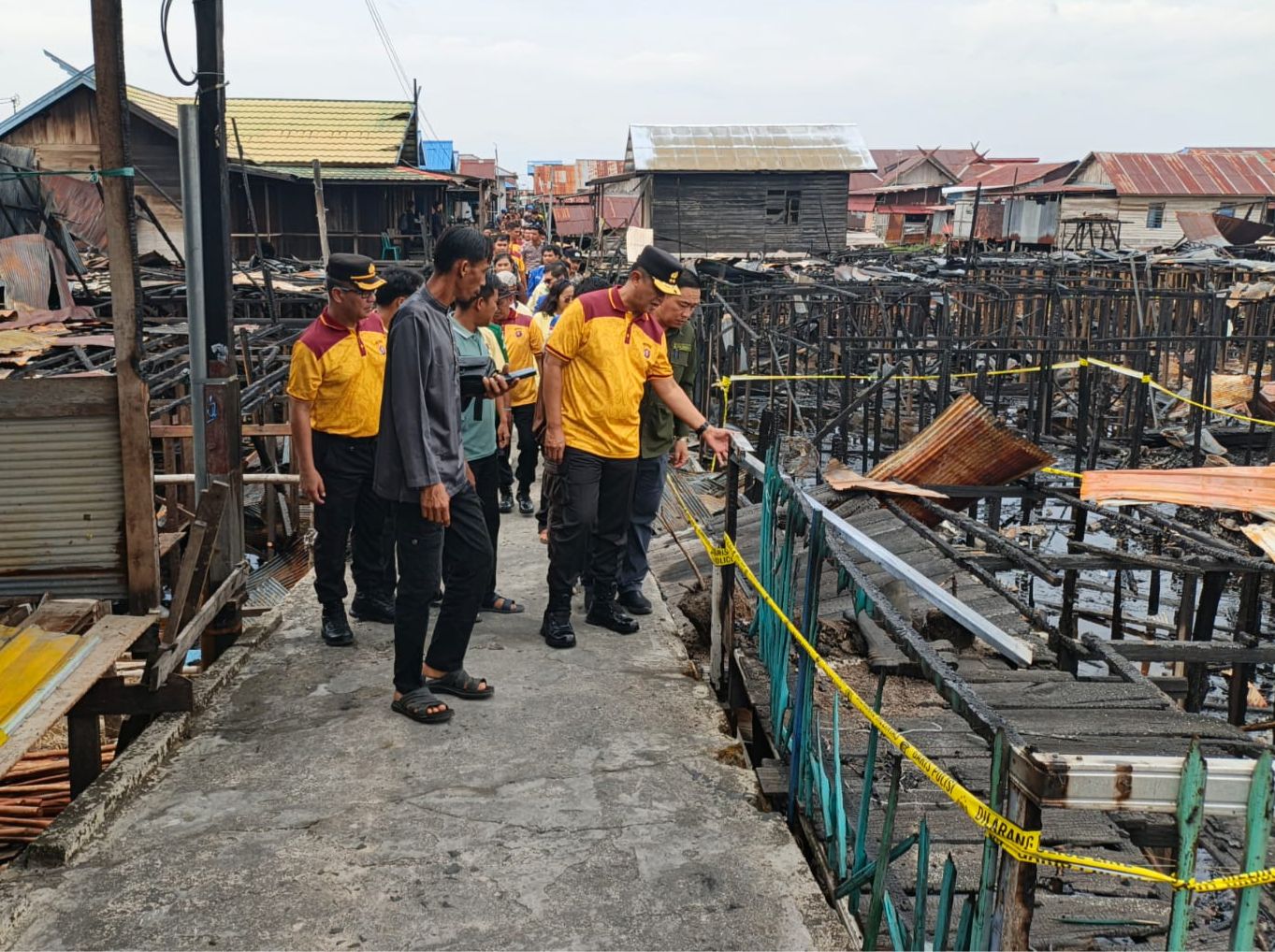 Kapolda Kalteng Irjen Pol Iwan Kurniawan saat meninjau lokasi kebakaran di Jalan Mendawai Palangka Raya