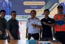 Wakil Ketua III DPRD Kalteng, Junaidi saat kunker ke UPPKB Jembatan Timbang Anjir Serapat.