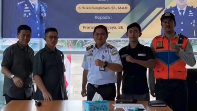 Wakil Ketua III DPRD Kalteng, Junaidi saat kunker ke UPPKB Jembatan Timbang Anjir Serapat.