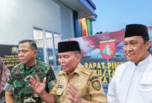 Gubernur Kalteng, H. Agustiar Sabran saat di wawancara awak media dalam kegiatan silaturahmi