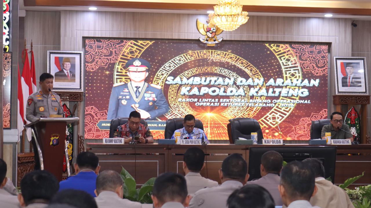 Kapolda Kalteng Irjen Pol Iwan Kurniawan ketika memberikan arahan dalam rakor Operasi Ketupat Telahang 2026
