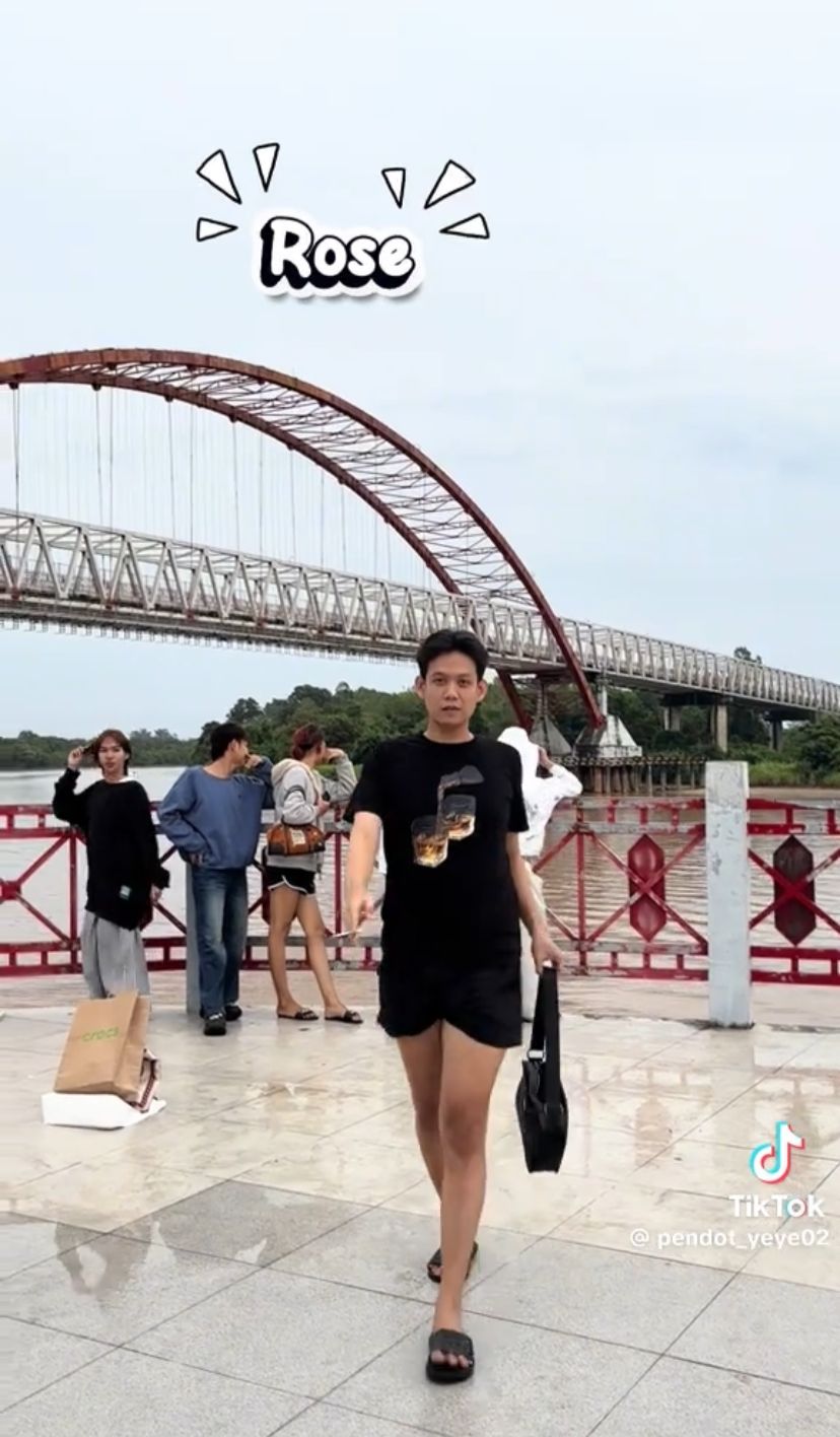 Aksi Catwalk Pria Feminin di Pasuk Kameloh, Masyarakat Palangka Raya Geram