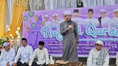 Fairid Naparin bersama Achmad Zaini saat menghadiri peringatan Nuzulul Quran di Masjid Agung Kubah Kecubung.