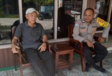 SOSIALISASI: Bhabinkamtibmas Kelurahan Panarung, Aiptu Edy Prayitno, menggelar sosialisasi kepada warga binaannya terkait bahaya berbagai aksi tindak kriminal, Rabu (11/3/2026).