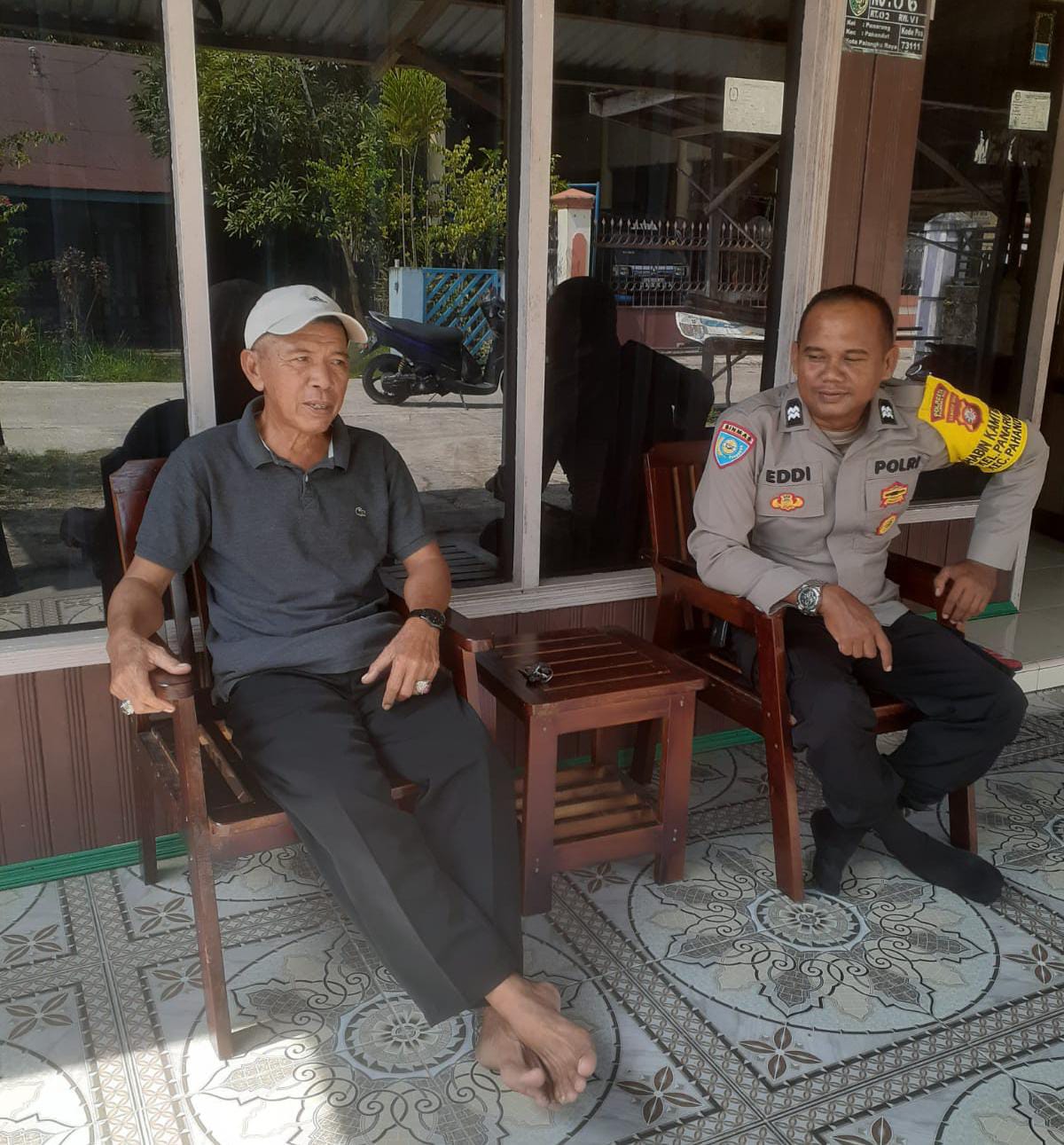 SOSIALISASI: Bhabinkamtibmas Kelurahan Panarung, Aiptu Edy Prayitno, menggelar sosialisasi kepada warga binaannya terkait bahaya berbagai aksi tindak kriminal, Rabu (11/3/2026).