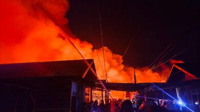 Kobaran api yang mengamuk membakar puluhan rumah di Gang Suka Maju Jalan Dr Murjani