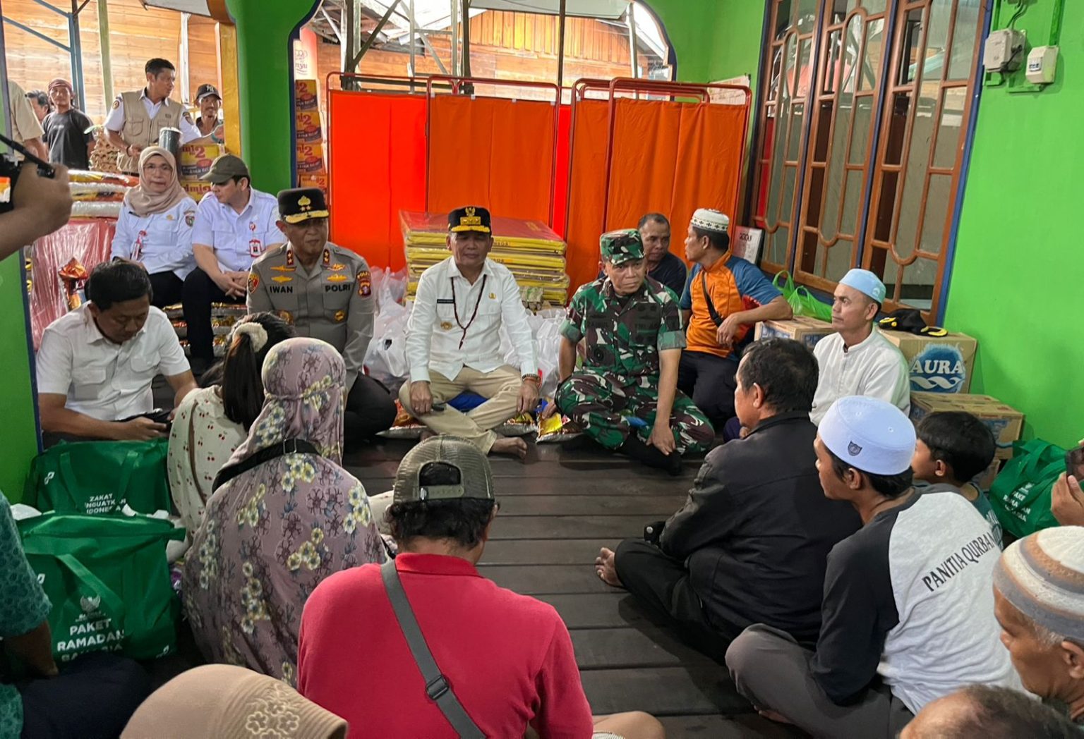 Gubernur Kalteng Agustiar Sabran Salurkan Bantuan untuk Korban Kebakaran Murjani