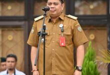 Kepala Dishutkan Prov. Kalteng, H. Agustan Saining saat memimpin upacara peringatan Hari Rimbawan di kawasan Balai Taman Nasional Sebangau