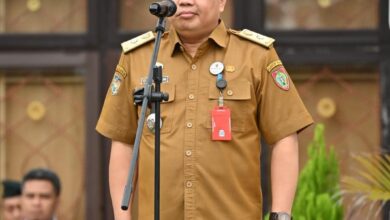 Kepala Dishutkan Prov. Kalteng, H. Agustan Saining saat memimpin upacara peringatan Hari Rimbawan di kawasan Balai Taman Nasional Sebangau