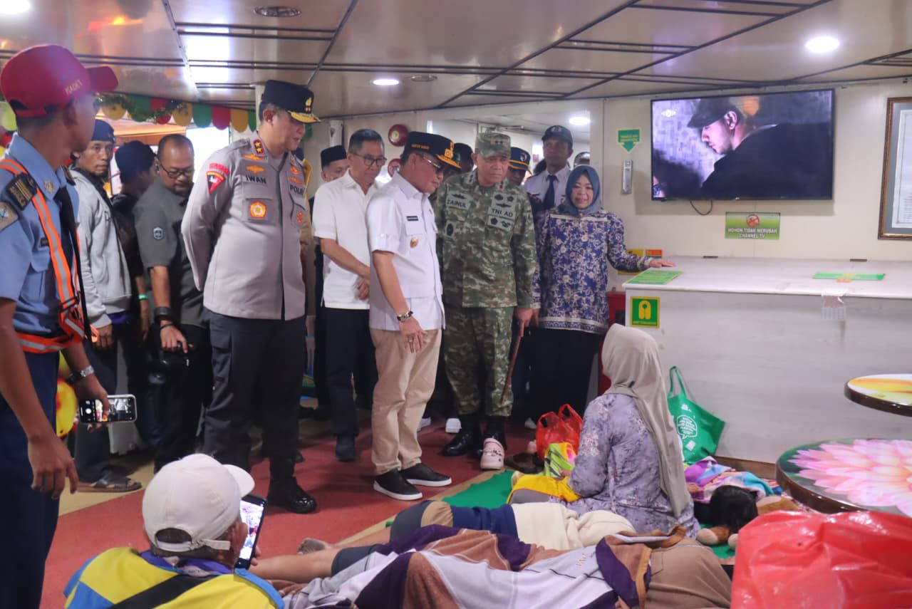 Kapolda Kalteng Irjen Pol Iwan Kurniawan meninjau Pos Pengamanan (Pospam) Idul Fitri