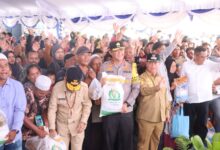 Penyaluran bantuan kepada warga Kabupaten Kotawaringin Timur