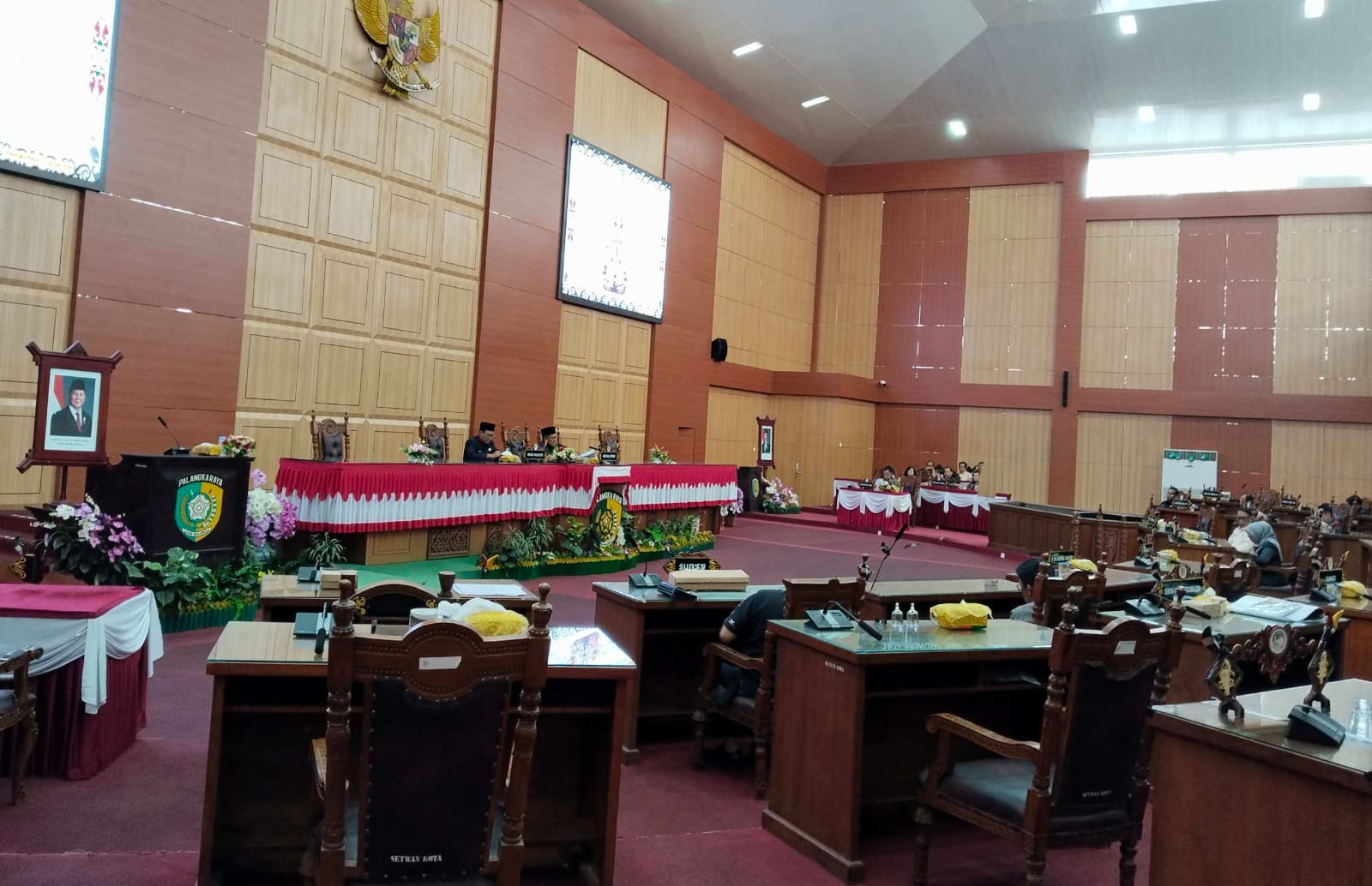 Ruang Rapat Paripurna DPRD Kota Palangka Raya.