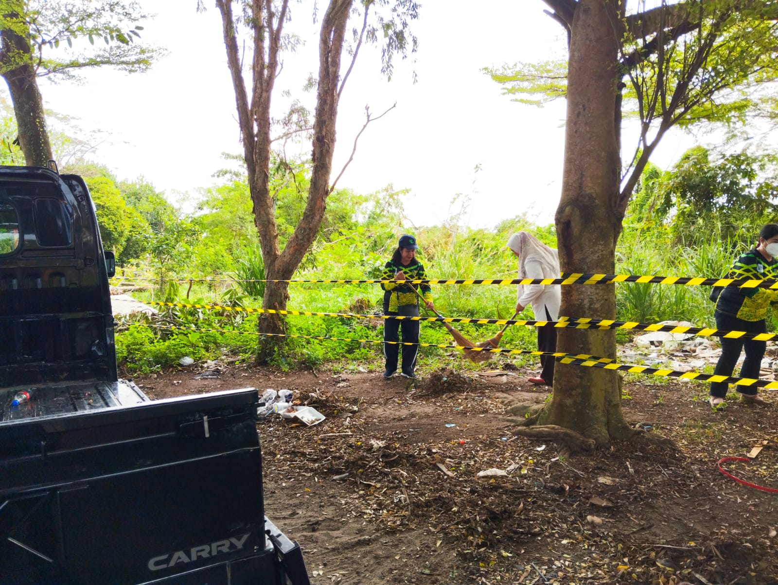 Suasana kebersamaan dan semangat gotong royong