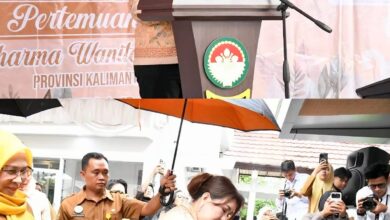 Plt. Ketua DWP Kalteng, Ny. Natalin Leonard S. Ampung