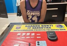 Tersangka pengedar sabu berinisial AH yang berhasil diamankan petugas kepolisian,