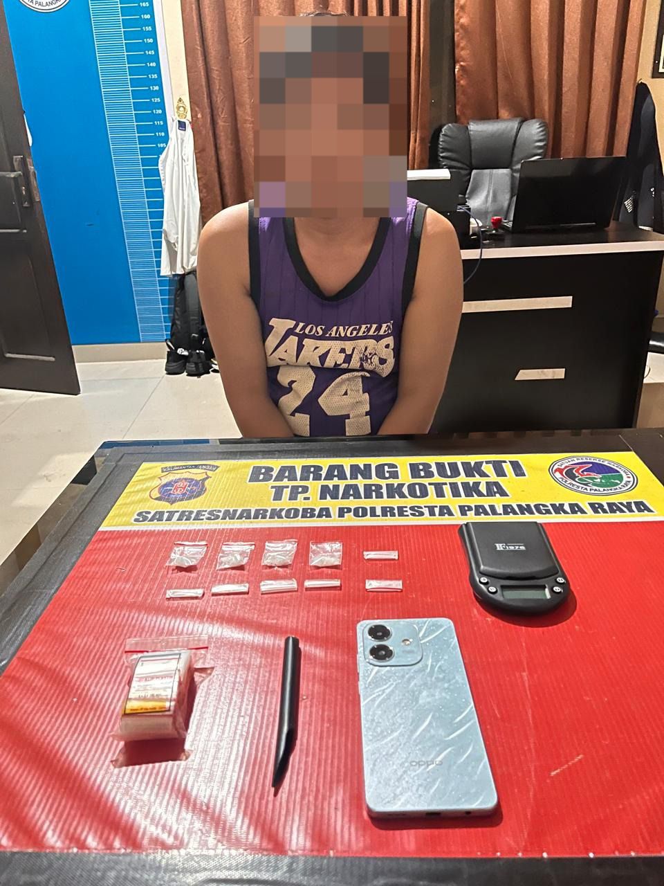 Tersangka pengedar sabu berinisial AH yang berhasil diamankan petugas kepolisian,