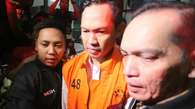 KPK Sita Rp610 Juta dari OTT Bupati Cilacap, Peras RSUD hingga Puskesmas dengan Modus Setoran THR