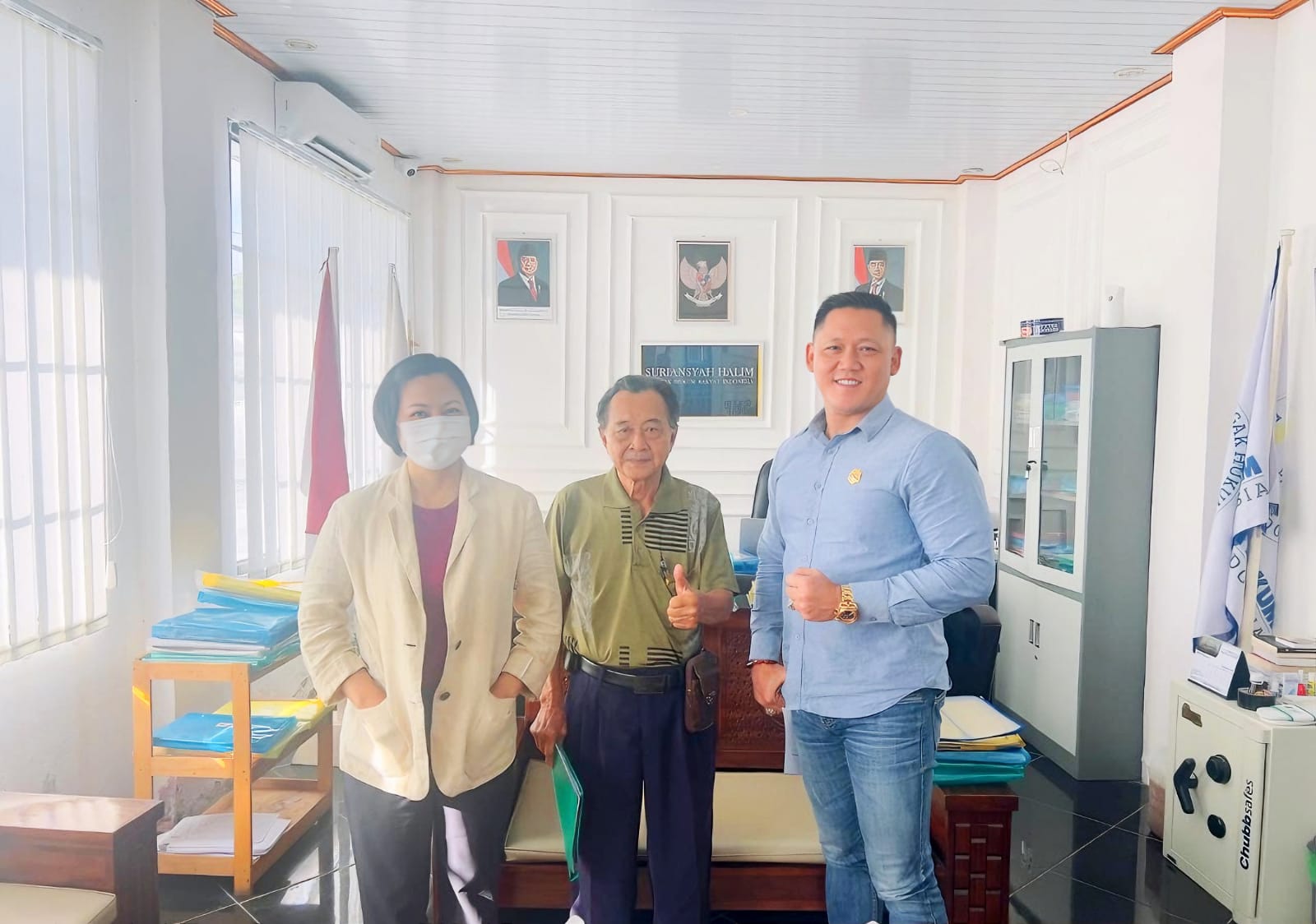 Ketua PHRI Kalteng, Suriansyah Halim, SH., SE., MH., CLA., foto bersama pengurus PHRI Barito Timur