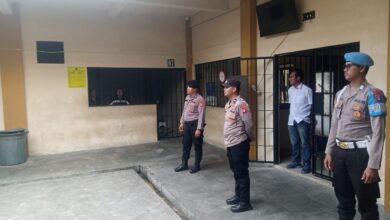 Personel Polresta Palangka Raya mengecek kondisi Rutan setempat