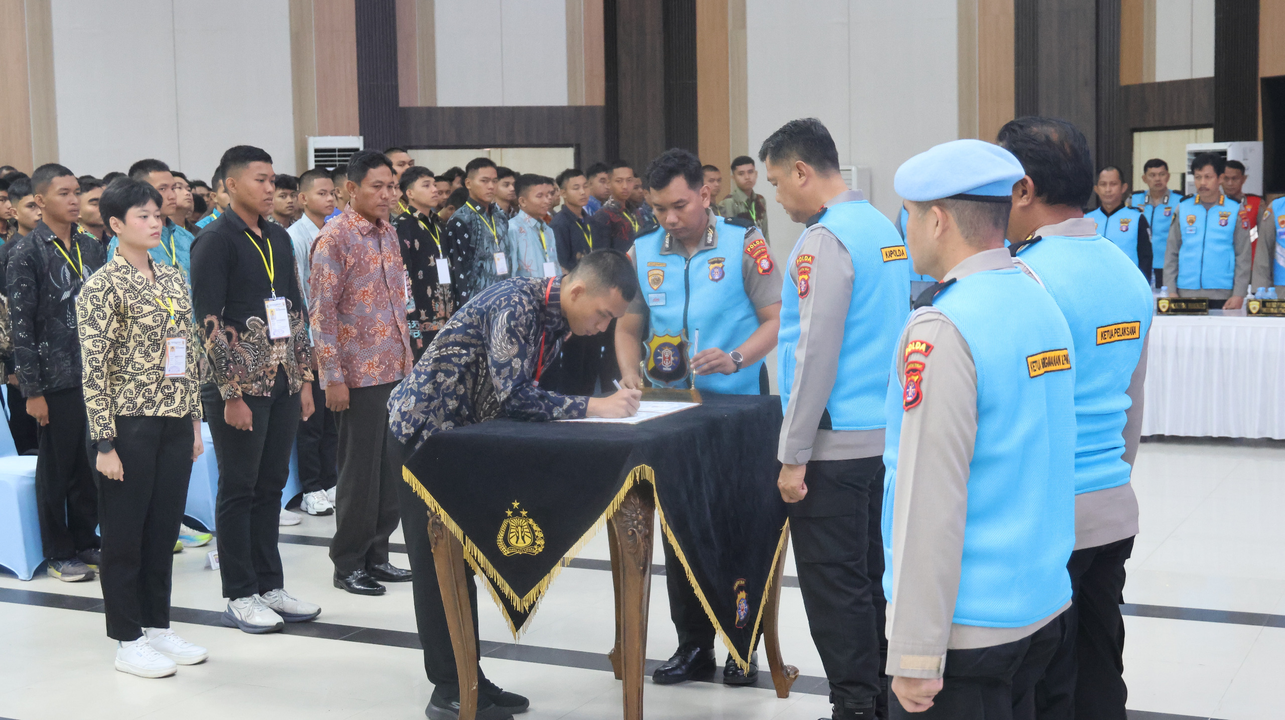 Kegiatan pengambilan sumpah dan penandatanganan Pakta Integritas penerimaan terpadu anggota Polri Tahun Anggaran 2026