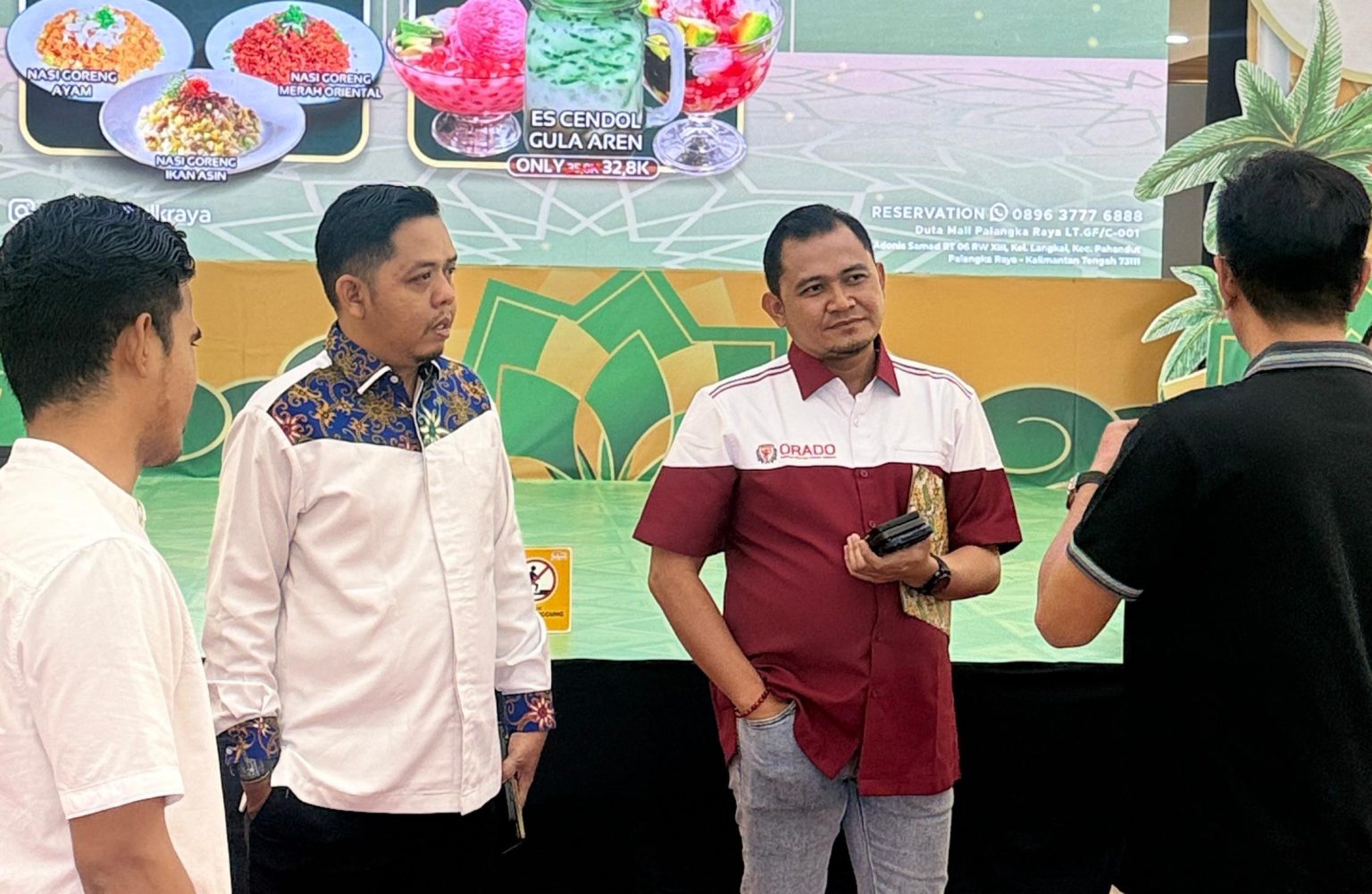 Ketua Pengprov ORADO Kalteng Rusdi dan jajaran saat mengecek lokasi acara di Duta Mall.