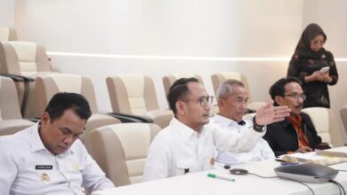 Wali Kota Palangka Raya, Fairid Naparin, mengikuti kegiatan presentasi, belum lama ini.