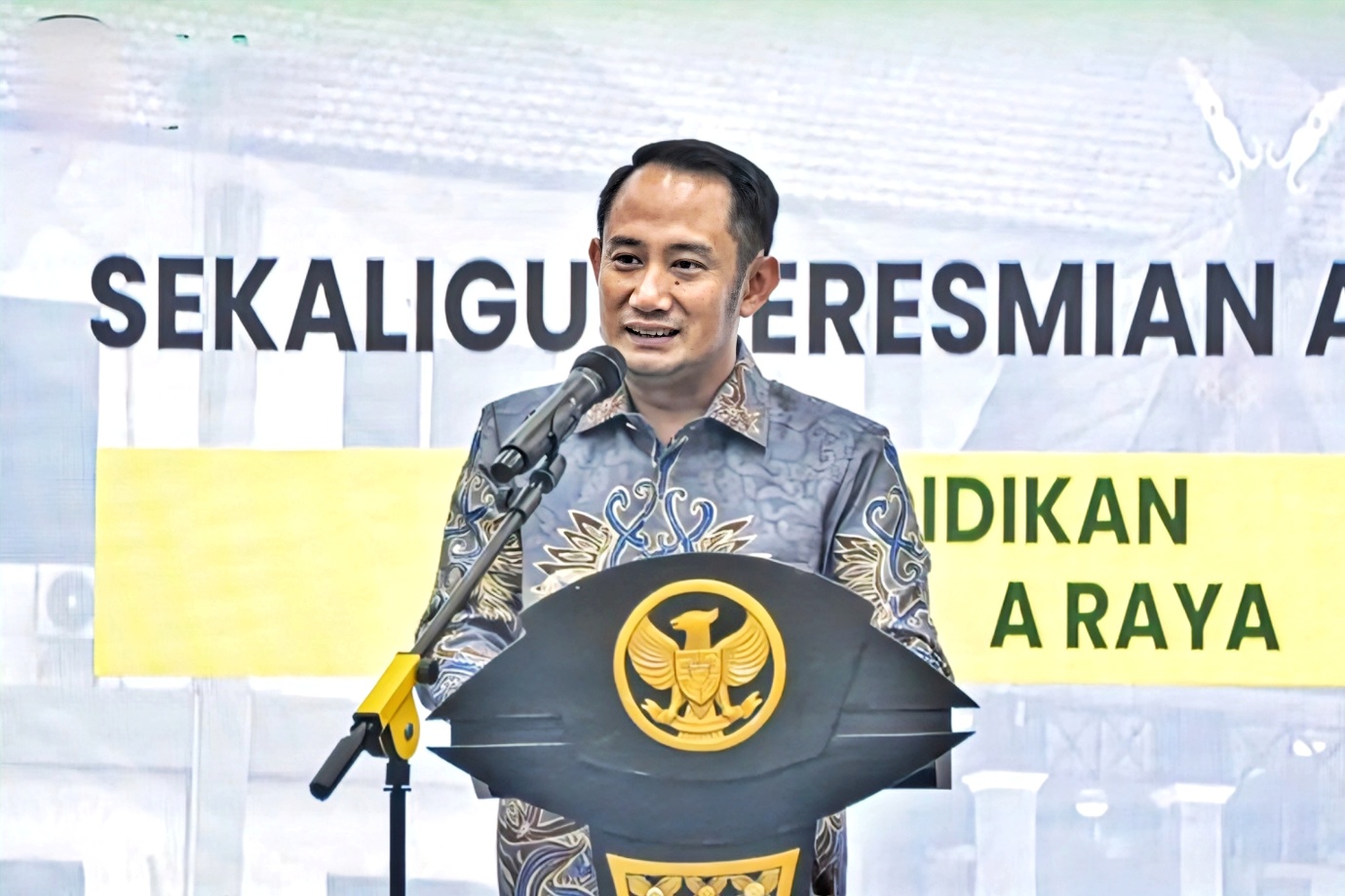 Wali Kota Palangka Raya, Fairid Naparin.