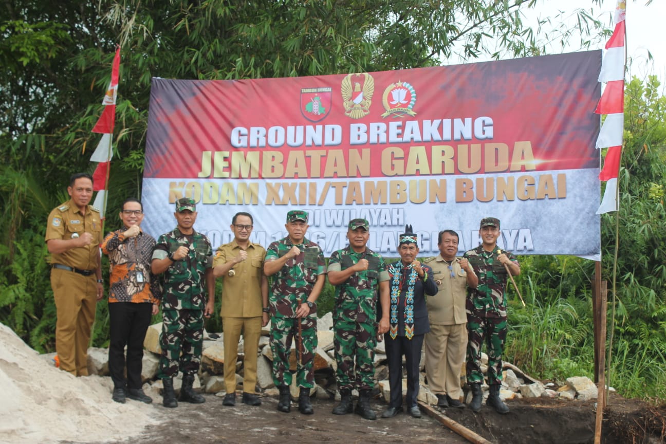 Dandim 1016/Palangka Raya, Kolonel Inf Kurniawan Agung Sancoyo, S.E., M.Han., foto bersama dalam kegiatan