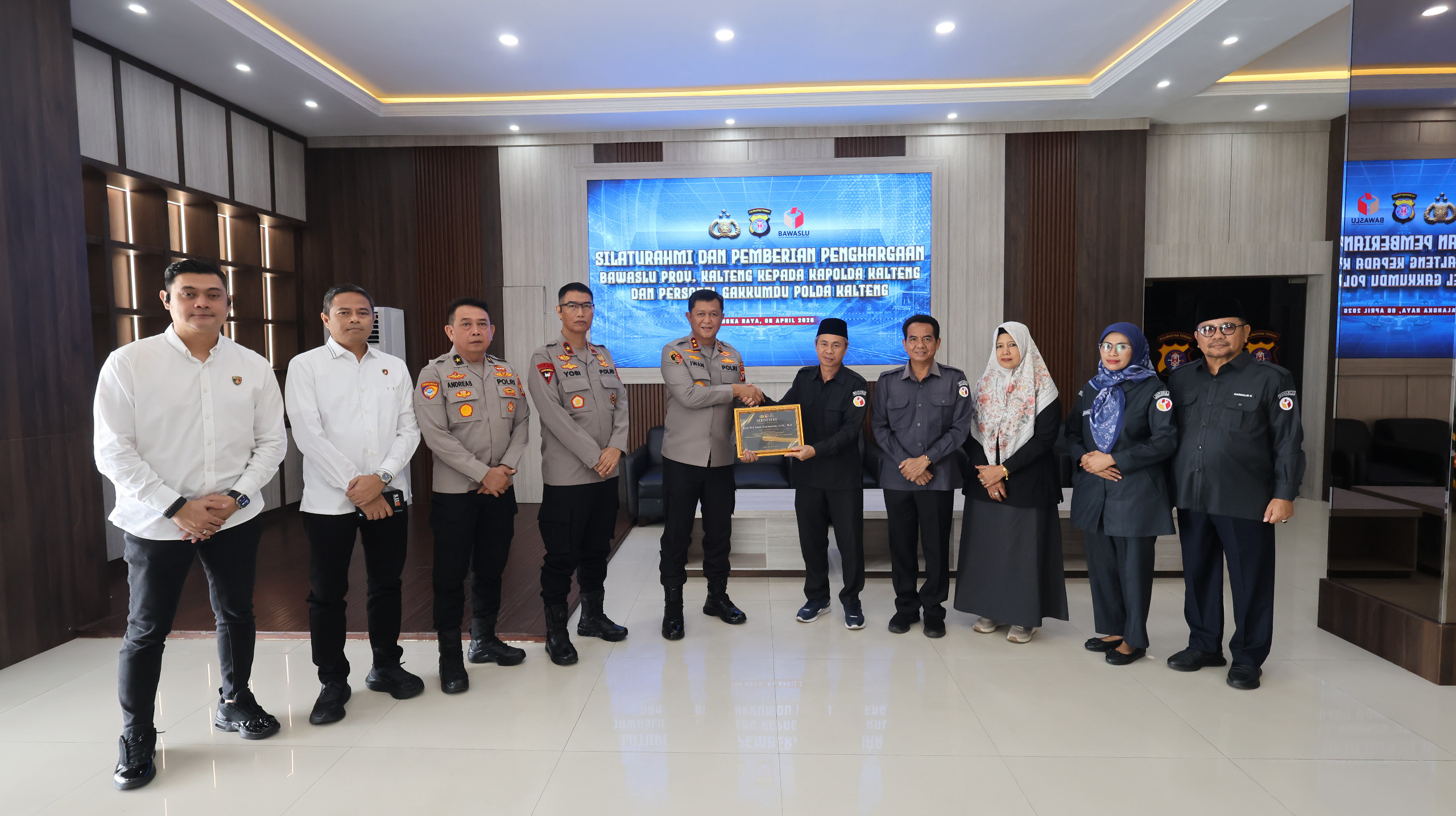 Kapolda Kalteng Diganjar Penghargaan Bawaslu RI, Peran Gakkumdu Dinilai Krusial Sukseskan Pilkada