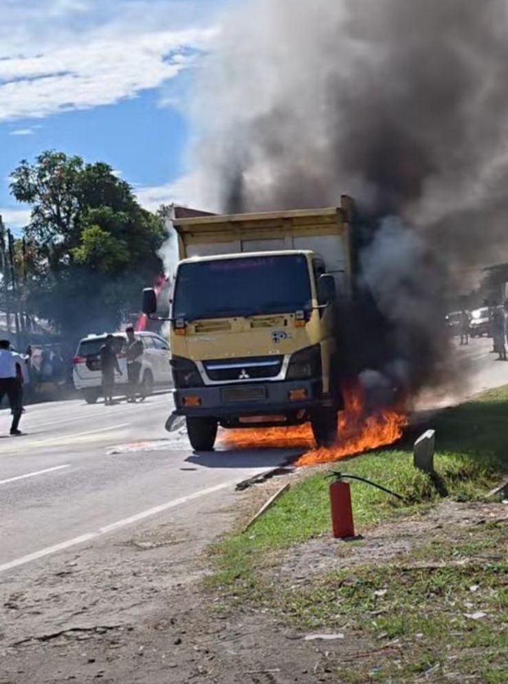 Peristiwa terbakarnya satu unit sepeda motor di Jalan Tjilik Riwut Km 8Peristiwa terbakarnya satu unit sepeda motor di Jalan Tjilik Riwut Km 8