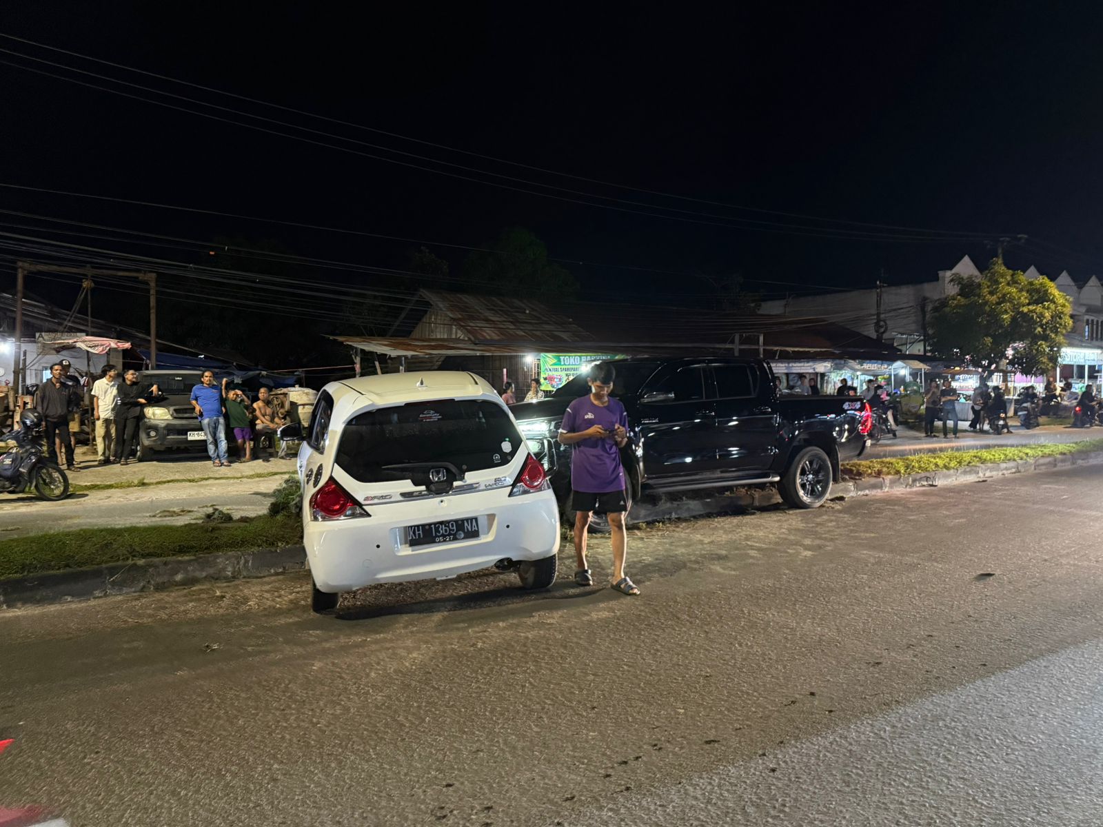 Kondisi dua unit mobil terlibat kecelakaan di Jalan Temanggung Tilung