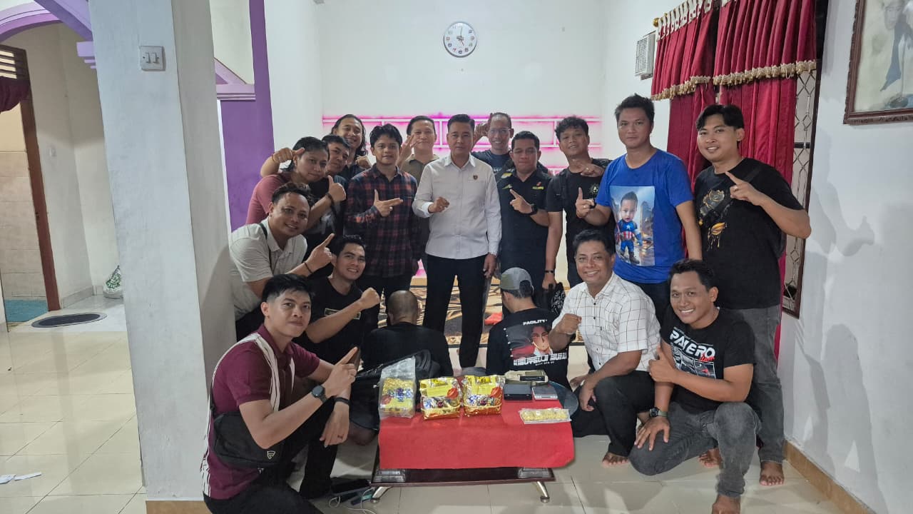 Dirresnarkoba Polda Kalteng Kombes Pol Slamet Adi Purnomo memimpin operasi penangkapan dua pelaku terduga pengedar sabu di Palangka Raya, baru-baru in