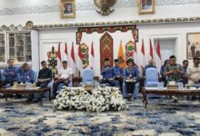 ‎Suasana dialog Gubernur Kalteng H. Agustiar Sabran dengan media dalam agenda rutin silaturahmi di Istana Isen Mulang