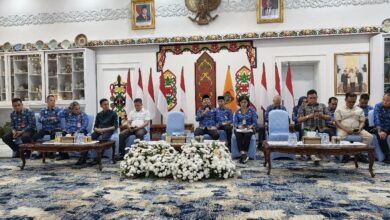‎Suasana dialog Gubernur Kalteng H. Agustiar Sabran dengan media dalam agenda rutin silaturahmi di Istana Isen Mulang