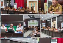 Suasana rapat di DLH Prov. Kalteng yang di pimpin langsung oleh Kepala DLH Kalteng, Joni Harta