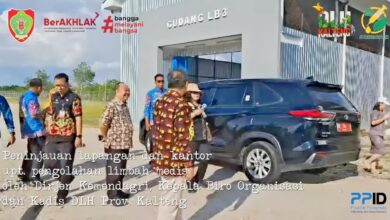 Kepala DLH Prov. Kalteng, Joni Harta, SE., S.Hut., MM., saat mendampingi jajaran Direktorat Jenderal Bina Pembangunan Daerah Kementerian Dalam Negeri Republik Indonesia