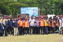 Foto bersama seusai upacara peringatan HKB Tahun 2026 di halaman Kantor BPBD Kota Palangka Raya.