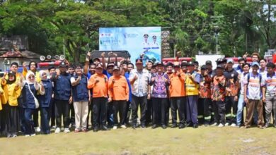 Foto bersama seusai upacara peringatan HKB Tahun 2026 di halaman Kantor BPBD Kota Palangka Raya.