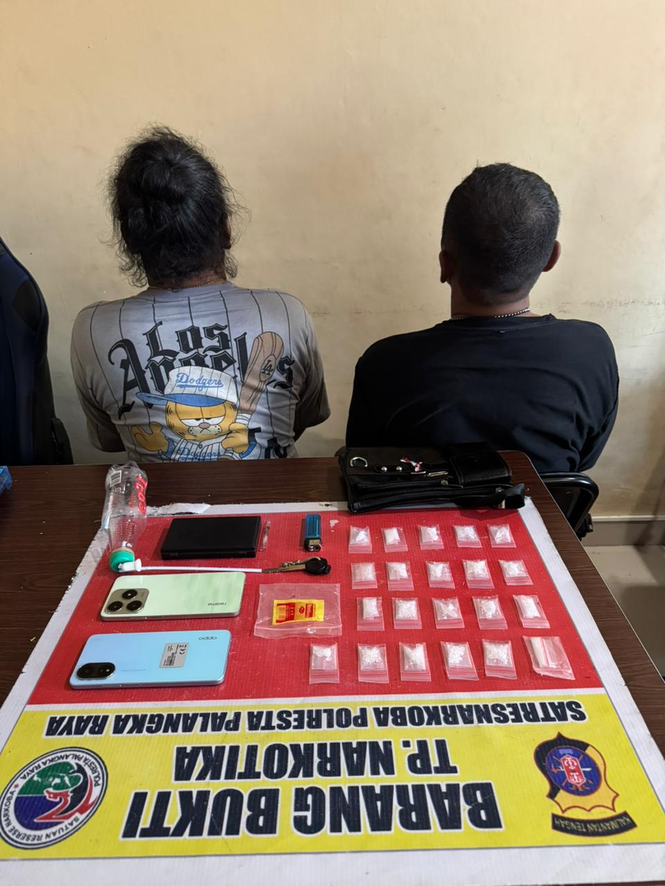 Dua pengedar sabu yang berhasil diamankan petugas kepolisoan