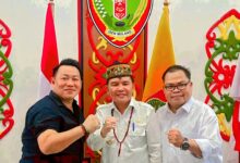 Gubernur Kalteng, H..Agustiar Sabran foto bersama panitia May Day 2026
