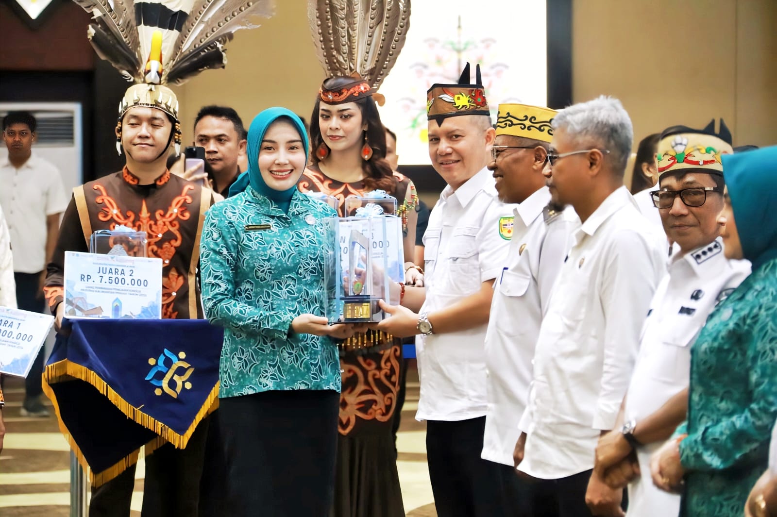 Ketua TP PKK Provinsi Kalimantan Tengah, Aisyah Thisia Agustiar Sabran saat mengikuti Rakorda