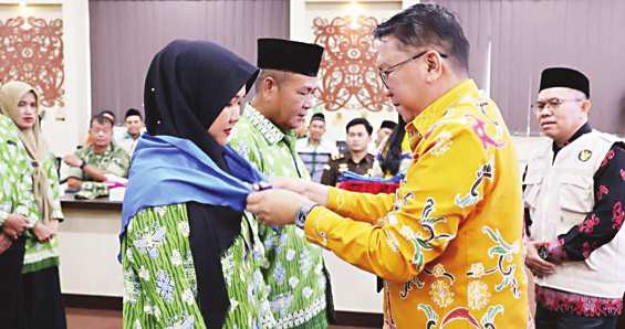 AMBIL LANGKAH: Bupati Bartim, M Yamin (kanan) menghadiri reses Komisi II DPR RI, Kamis (23/4/).